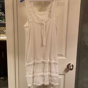 Short sleeves white dress
